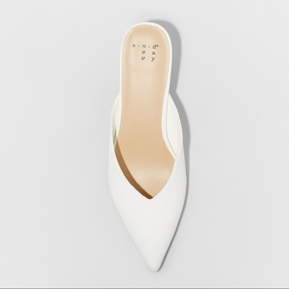 Women's Aleksa Low Vamp Kitten Heeled Mules - Picture 3 of 8